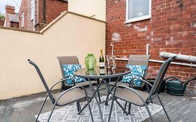 Hopetown Apartment-Modern 1 Bed With Free Parking